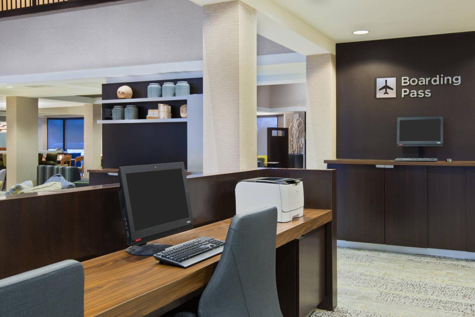 Courtyard By Marriott Springfield Airport Hotel Exterior foto