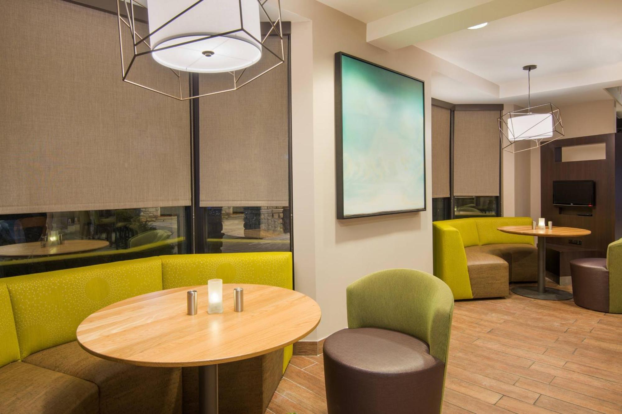 Courtyard By Marriott Springfield Airport Hotel Exterior foto
