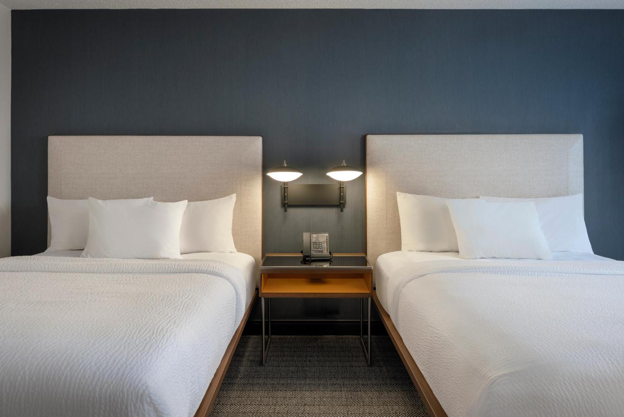 Courtyard By Marriott Springfield Airport Hotel Exterior foto