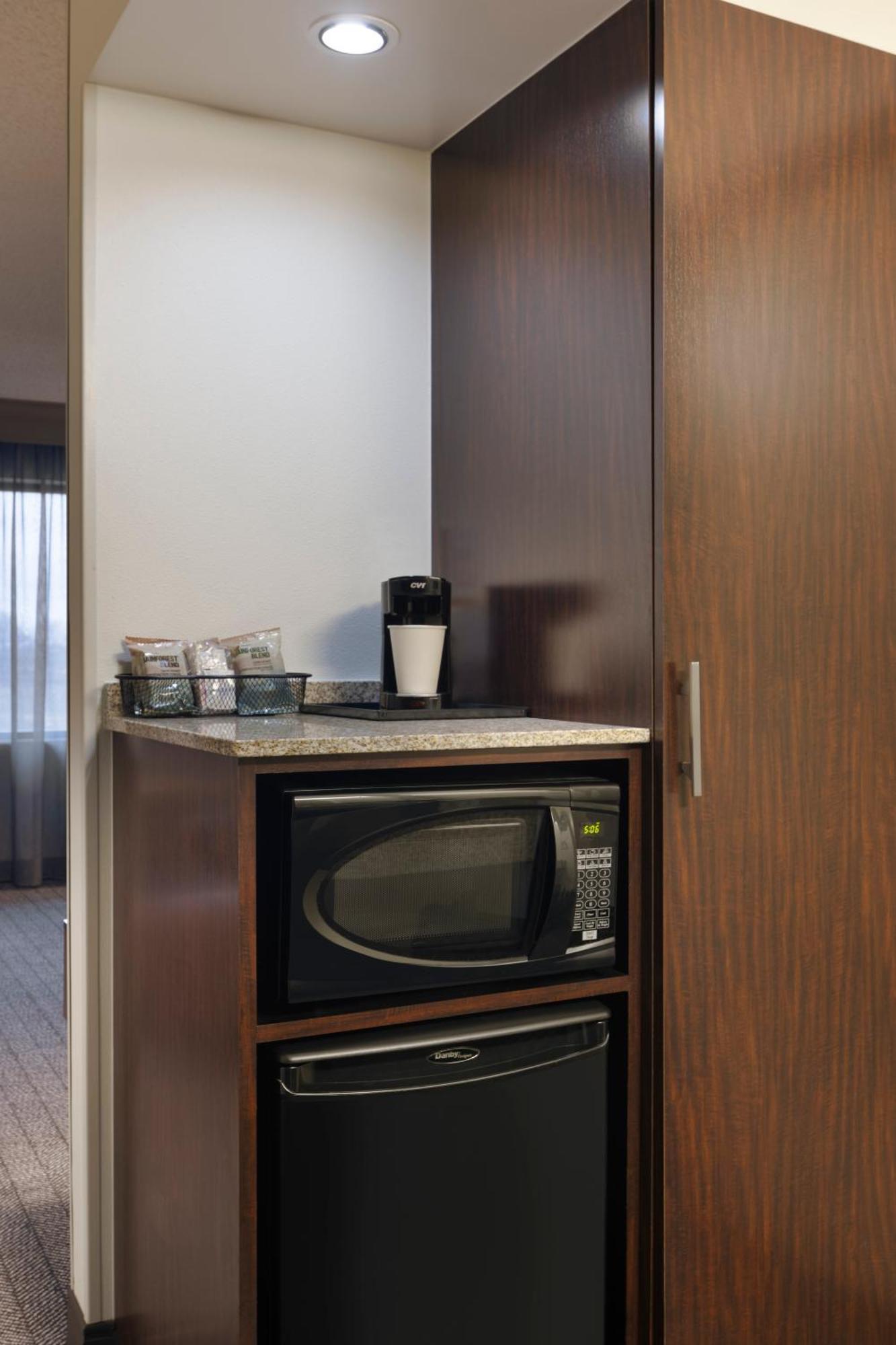 Courtyard By Marriott Springfield Airport Hotel Exterior foto