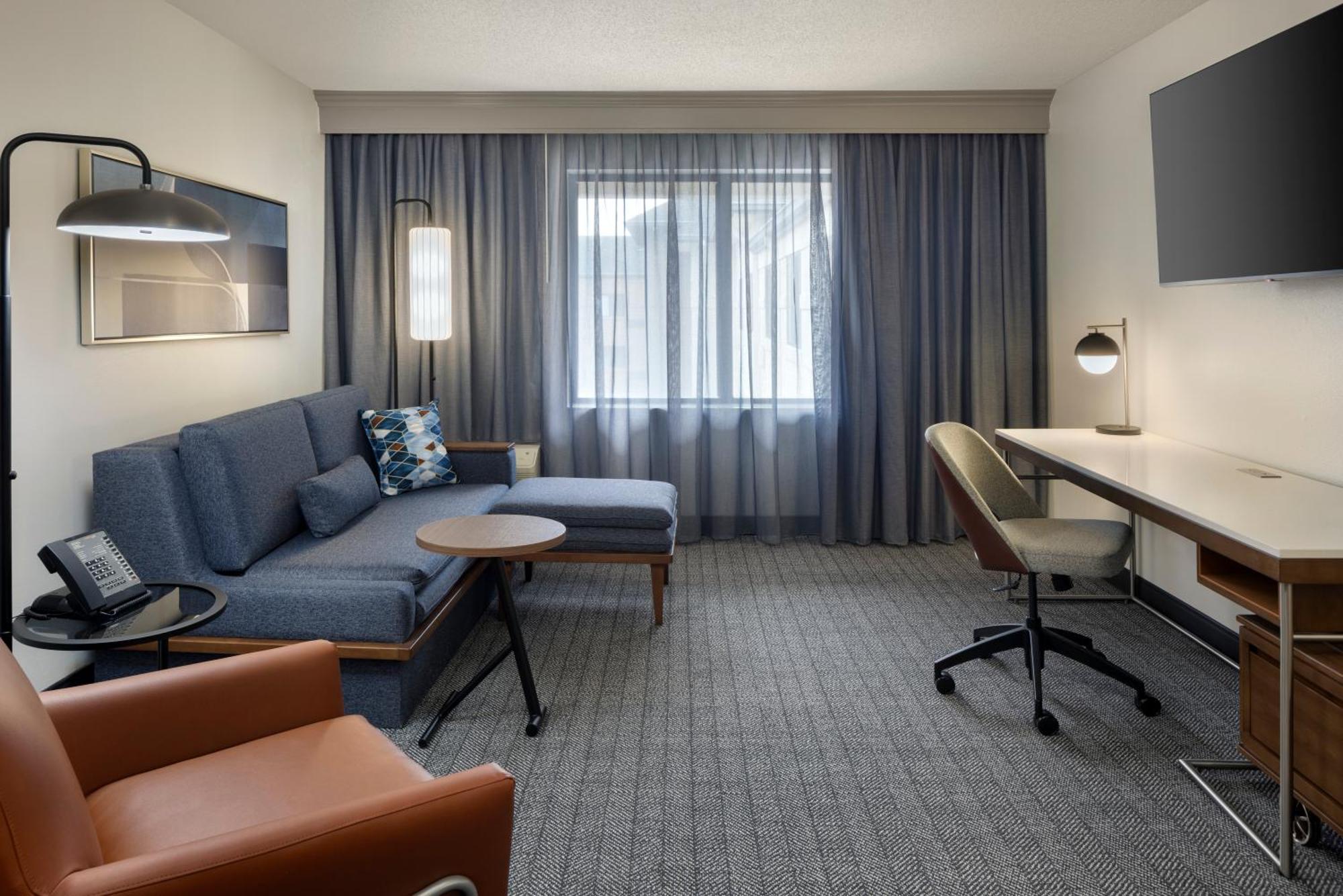 Courtyard By Marriott Springfield Airport Hotel Exterior foto