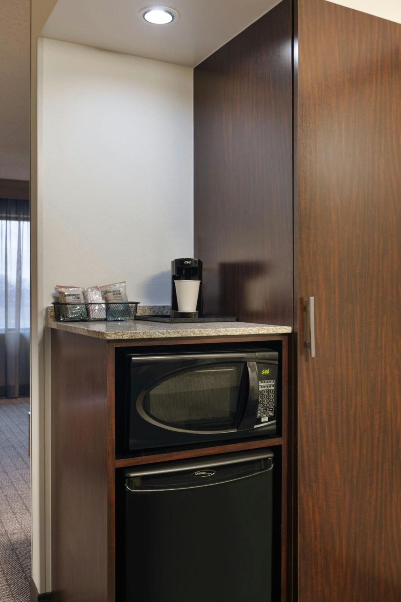 Courtyard By Marriott Springfield Airport Hotel Exterior foto