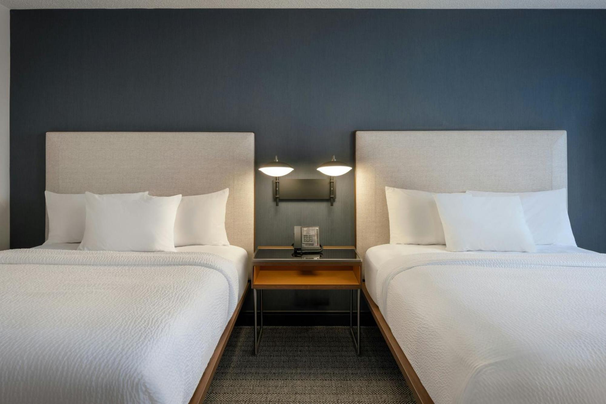 Courtyard By Marriott Springfield Airport Hotel Exterior foto