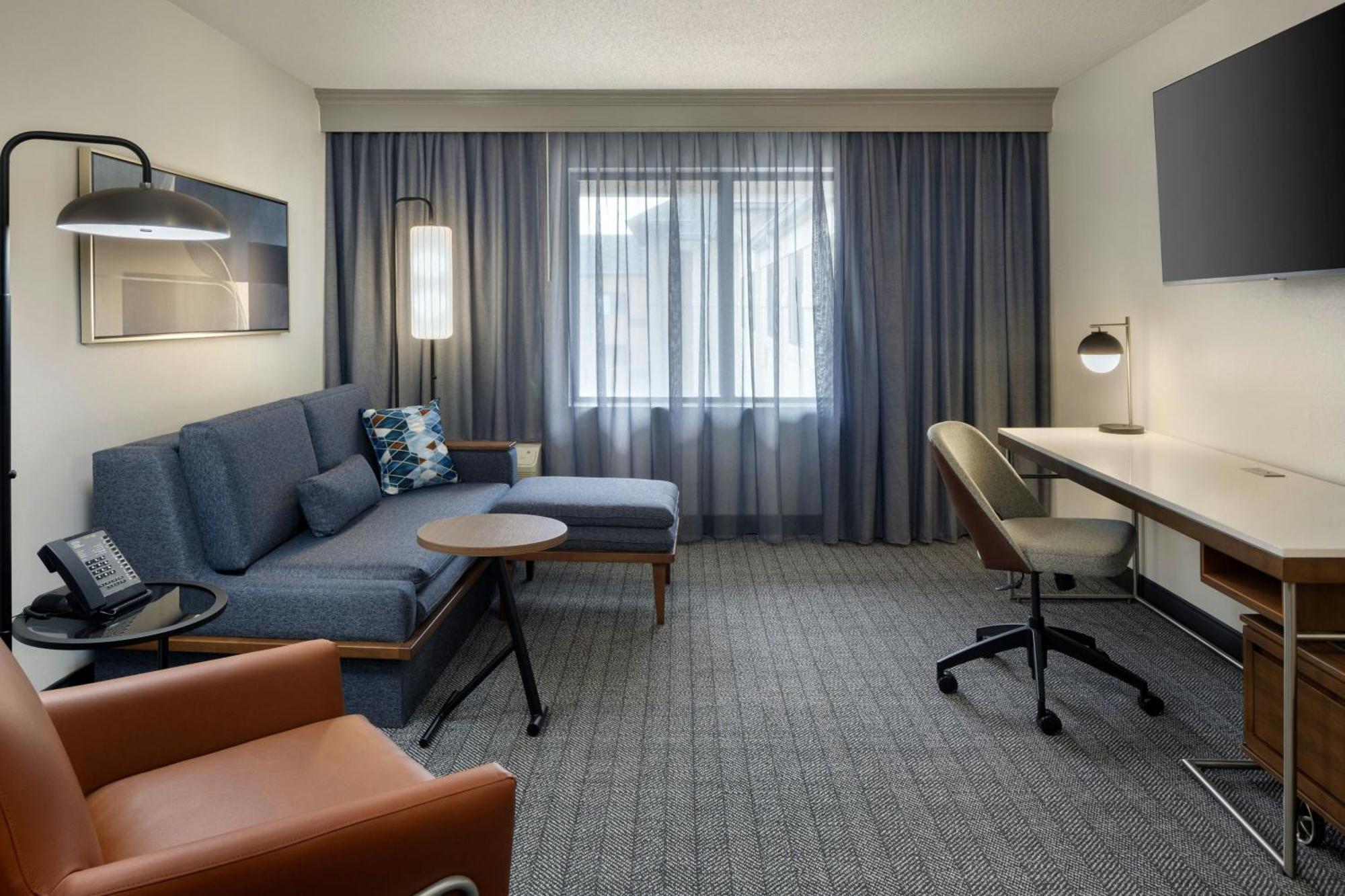 Courtyard By Marriott Springfield Airport Hotel Exterior foto