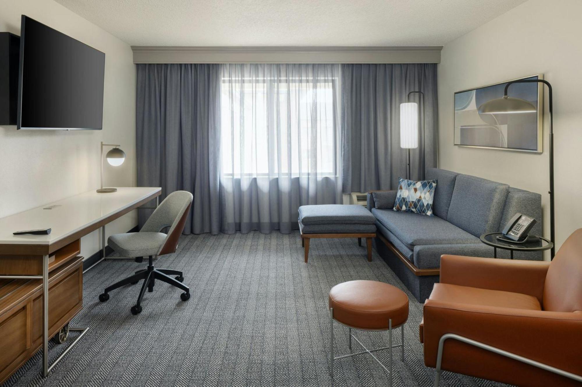 Courtyard By Marriott Springfield Airport Hotel Exterior foto
