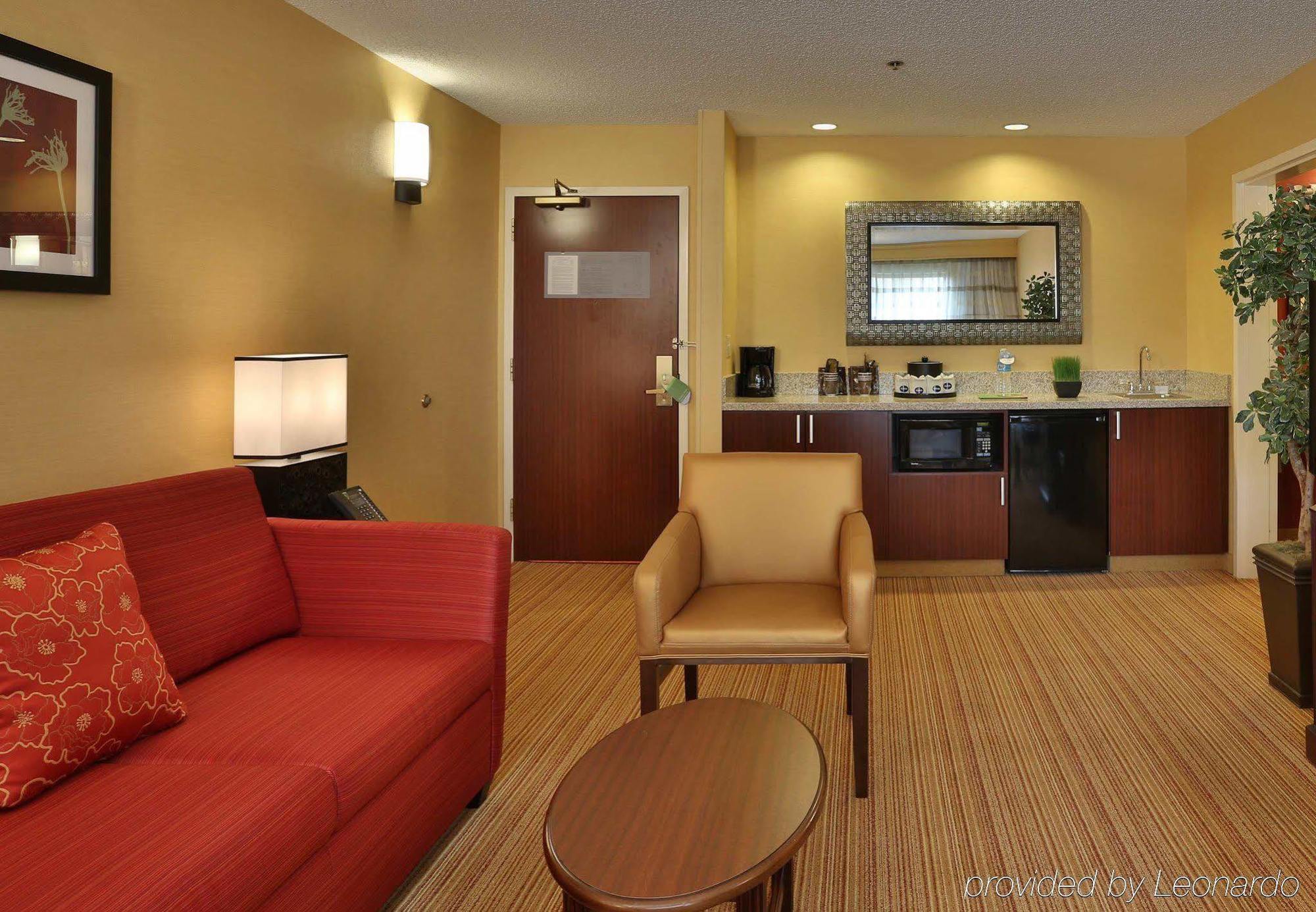 Courtyard By Marriott Springfield Airport Hotel Exterior foto