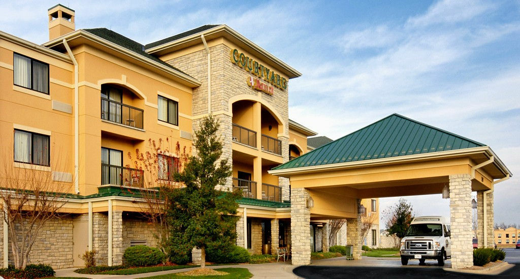 Courtyard By Marriott Springfield Airport Hotel Exterior foto